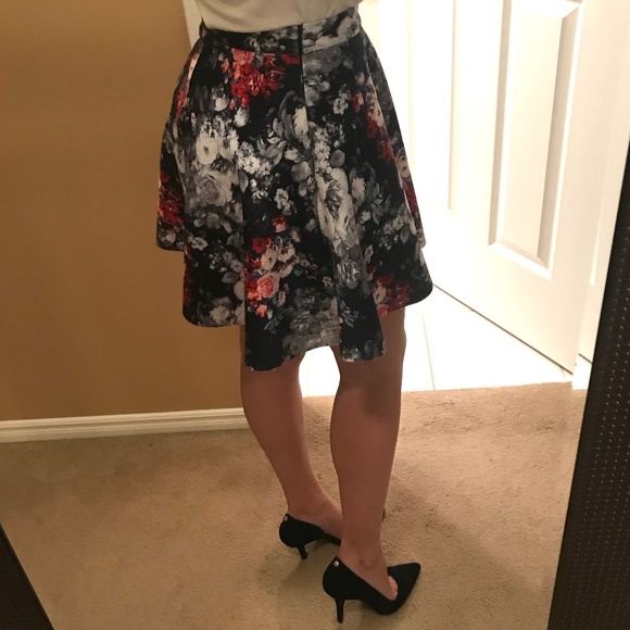 ABERCROMBIE & FITCH Floral Skater Skirt - Picture 5 of 6